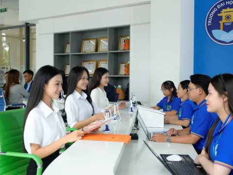 Trường Đại học Văn Hiến hỗ trợ học phí cho tân sinh viên