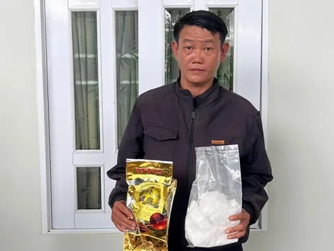 Bắt quả tang người đàn ông mang 1kg ma túy, khai đi bán cho người Lào