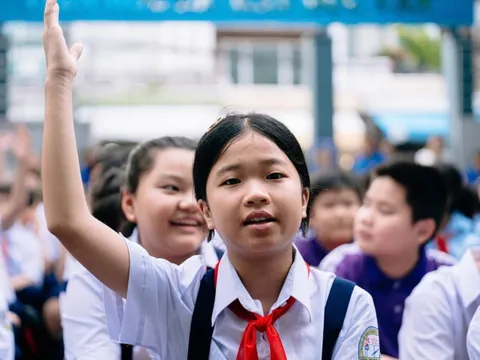 Sáng nay 25-8, học sinh TP.HCM háo hức tựu trường