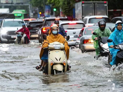 Loạt trường ở Hà Nội cho học sinh nghỉ học, sinh viên học trực tuyến vì bão số 5