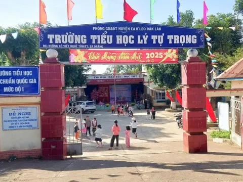 Phụ huynh phấn khởi khi trường bỏ đồng phục 'rườm rà'