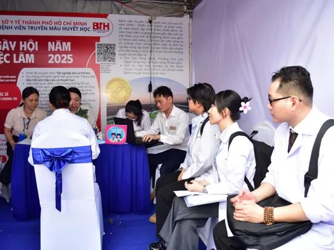 3 năm liền nhiều trung tâm y tế ở TP.HCM vẫn tuyển không được bác sĩ trẻ