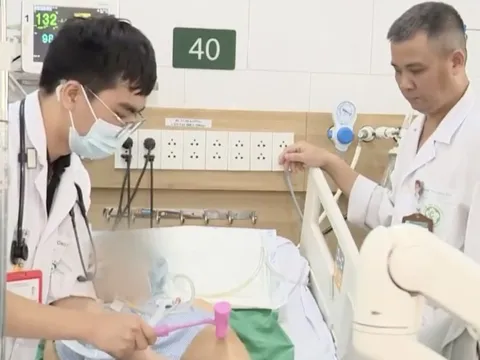 Hai cô gái liệt toàn thân sau tiêm botox tại nhà