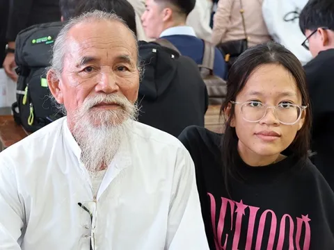 Cô học trò khuyết tật nhận học bổng toàn phần của Đại học Duy Tân