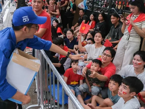 Nên ăn và không ăn gì để bảo đảm sức khỏe trong ngày chuẩn bị xem diễu binh, diễu hành
