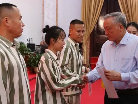 Phó thủ tướng nhắn nhủ phạm nhân đặc xá: "Hãy khép lại quá khứ tội lỗi, đừng bao giờ tái phạm"