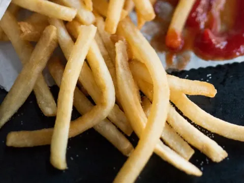 Những món ăn có thể khiến bạn trông già nhanh hơn