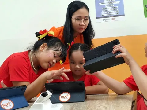 Trường 'hot' ở TP.HCM khánh thành phòng học kỹ năng công dân số