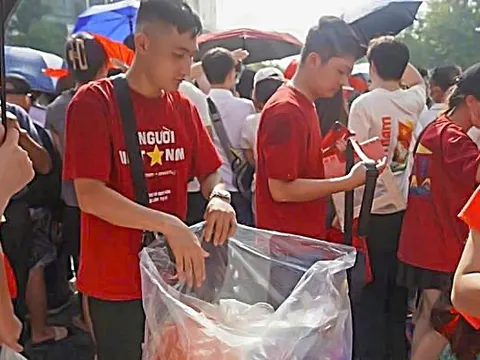 Càng đông vui, càng văn minh được không?