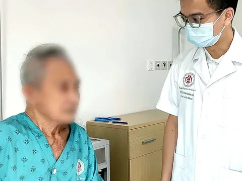 Nguy kịch sau khi tự nặn mủ ở ngón chân