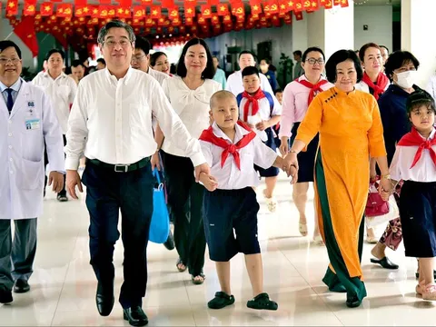 Lễ khai giảng đặc biệt tại Bệnh viện Ung bướu TP.HCM