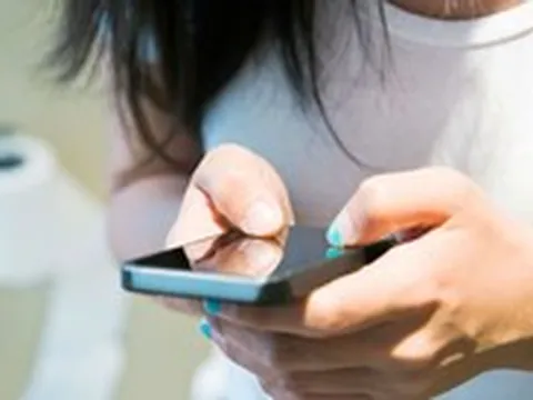 Ngày càng nhiều người mắc 'bệnh khó nói' vì... cái điện thoại