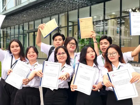 Nữ sinh ‘học thay phần của chị’ đã trở thành thủ khoa tốt nghiệp đại học