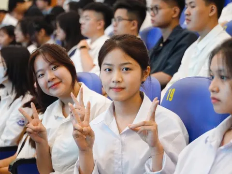 Một trường đại học 'mời gọi' tân sinh viên chuyển sang học vi mạch bán dẫn