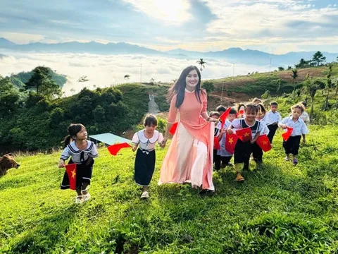 Lễ khai giảng trong trẻo ở điểm trường Tăk Pổ nơi rẻo cao bồng bềnh mây trắng