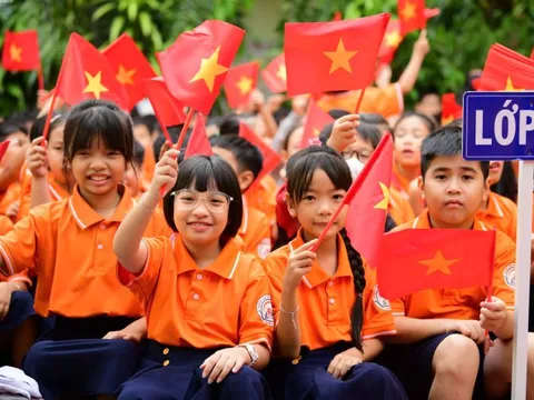 TP.HCM không nhận hoa chúc mừng lễ khai giảng: Tiết kiệm hay gây thiệt hại cho nông dân?