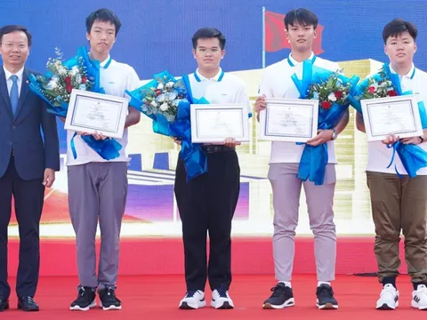 4 tân thủ khoa Trường ĐH Bách khoa TP.HCM: Hành trình của đam mê, nỗ lực và kỷ luật