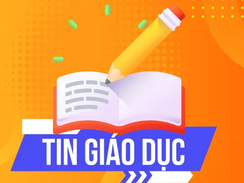 Công khai hoàn cảnh học sinh khó khăn nhận quà tại lễ khai giảng, nhà trường xin lỗi