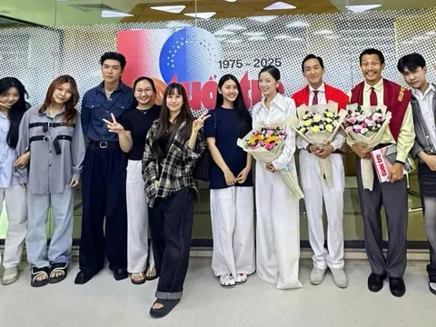 Học kỹ năng phỏng vấn, sinh viên 'vỡ òa' khi được giao lưu cùng đoàn làm phim Mưa đỏ