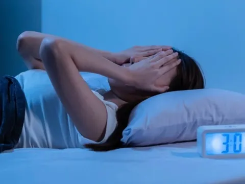 Mất ngủ thường xuyên, bệnh tưởng dễ chữa nhưng thực tế bào mòn sức khỏe