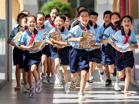 Các nước phổ cập giáo dục phổ thông ra sao?