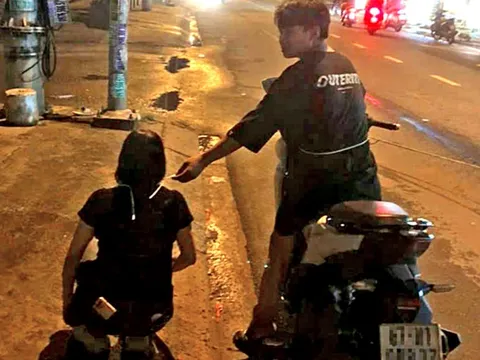 Bắt nghi phạm giật dây chuyền vàng của phụ nữ ở xã Tân Vĩnh Lộc