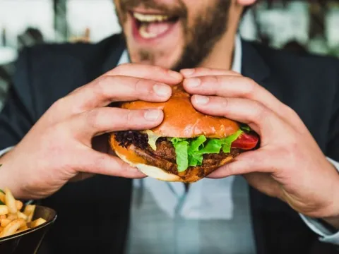 3 tác hại do thực phẩm siêu chế biến gây ra cho sức khỏe nam giới