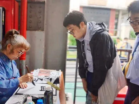 Không thể vượt 7 tiết/ngày, nhiều trường ở TP.HCM phải ngưng dạy ngoại ngữ 2