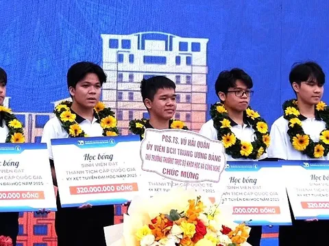 Trường ĐH Khoa học tự nhiên TP.HCM 'gây choáng' với 22 tỉ đồng học bổng trao cho tân sinh viên