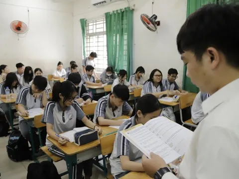 Thứ trưởng Phạm Ngọc Thưởng phụ trách giáo dục phổ thông