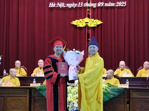 Học viện Phật giáo Việt Nam tại Hà Nội trao bằng tiến sĩ Phật học thứ hai