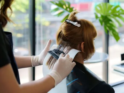 Kế toán, thợ làm tóc có nguy cơ mắc ung thư buồng trứng cao hơn những nghề khác?