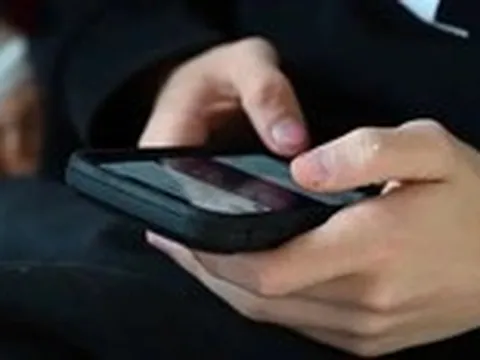 Úc cấm trẻ dưới 16 tuổi lên mạng xã hội, song lại 'chừa' kẽ hở nguy hiểm