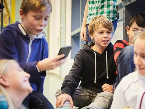 Thụy Điển cấm điện thoại di động trong trường học từ năm 2026