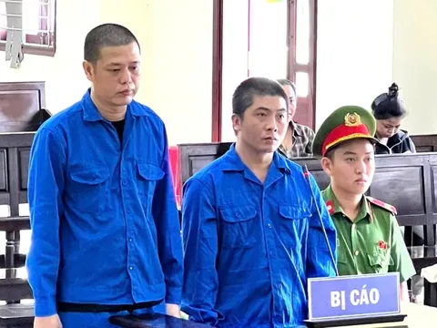 Giật dây chuyền khiến người đi đường té liệt nửa người, hai tên cướp lãnh án 20 và 17 năm tù