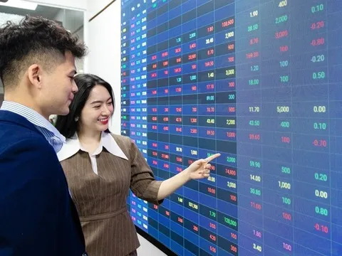 Thị trường chứng khoán tục rung lắc, khuyến nghị giải ngân cổ phiếu từng phần