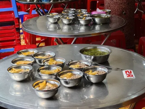 Trường bán trú bị tố dùng thực phẩm bẩn báo cáo gì?