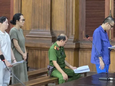 Nhân viên ngân hàng đầu tư dịch vụ mại dâm kiếm lời rồi bị lừa, kéo theo 2 đồng nghiệp hầu tòa