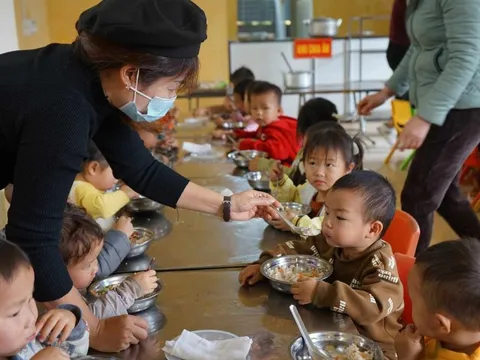 Hà Nội: Trường học phải niêm yết thực đơn, minh bạch tiền ăn bán trú mỗi ngày