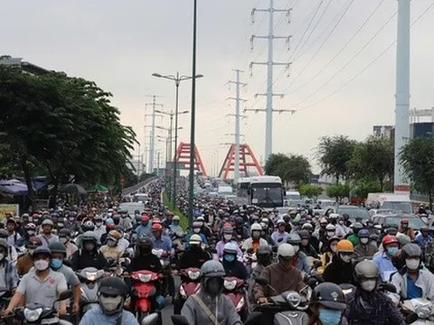 Phó Thủ tướng: Hà Nội và TP HCM sớm công khai lộ trình chuyển sang xe điện, kèm hỗ trợ