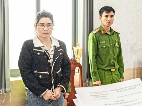 'Nhập vai' thẩm phán tòa cấp cao, để lừa chạy án