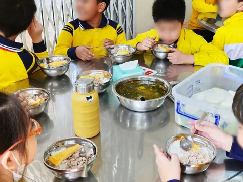 Trường tiểu học ở Đà Lạt tạm dừng bữa ăn bán trú sau tố cáo dùng thực phẩm bẩn