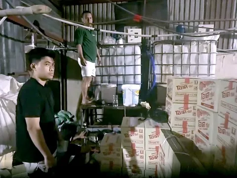 Công an TP.HCM khởi tố nhóm người sản xuất nước giặt, nước tẩy rửa giả