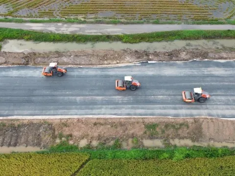 Gấp rút thi công 2 dự án cao tốc trục dọc, trục ngang ở miền Tây