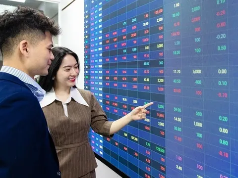 VN-Index mất điểm, thị trường vẫn hấp dẫn nhờ tăng trưởng EPS