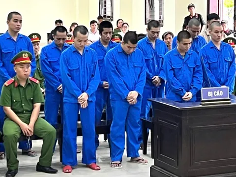 Bị đánh nhầm, rủ nhóm bạn trả thù gây chết người, 11 người lãnh án