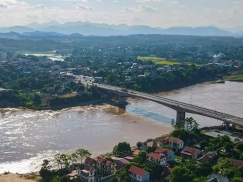 Diện mạo cầu Phong Châu nối hai bờ sông Hồng trước ngày thông xe