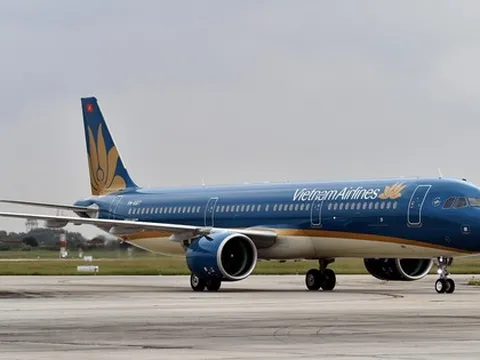 Bão số 9 Ragasa diễn biến phức tạp, hủy loạt chuyến bay