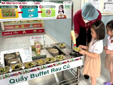 Để rau xanh thành ‘niềm vui bữa trưa’ của học sinh