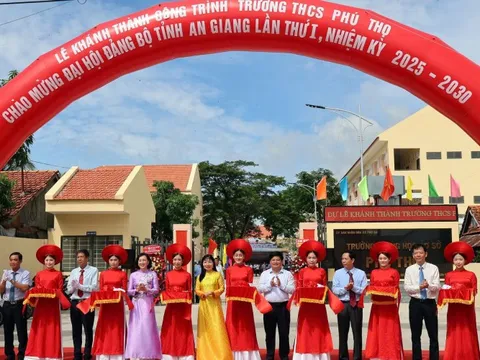 An Giang khánh thành Trường THCS Phú Thọ, tặng học bổng cho học sinh vượt khó